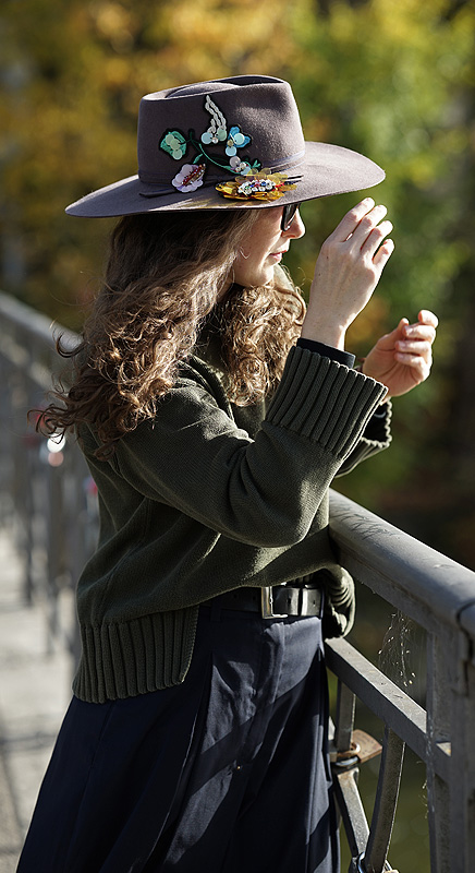 Jasper. Mit dem Filzhut werden Sie gesehen. Jasper. Mit dem Filzhut werden Sie gesehen.