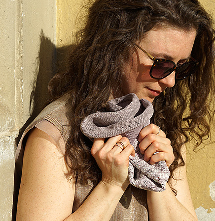 Taschenhut zum knautschen. Der nach unten gezogene Rand gibt gut Schatten.